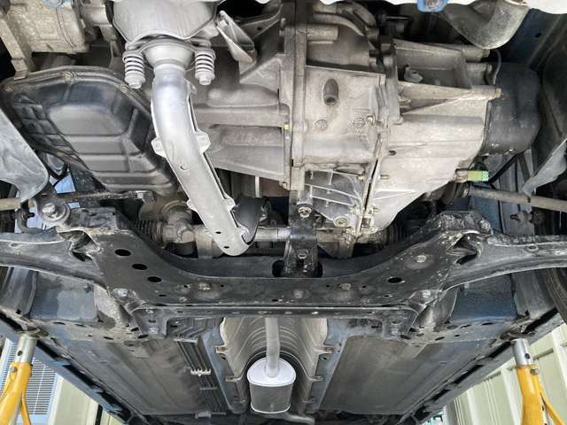 下廻りもチェックしております！オイル漏れなどの確認や他各確認や点検を出品前に実施しております！ブーツ類、ブッシュ類、水廻り、ブレーキパッドの残量、足廻り、電装系装備の確認しております！