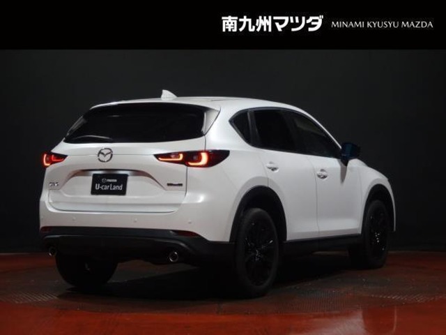 【CX-5】上質感と精悍さを兼ね備え、ワイド感を強調した意匠。オールラウンドな機能美と品格、洗練されたデザイン。