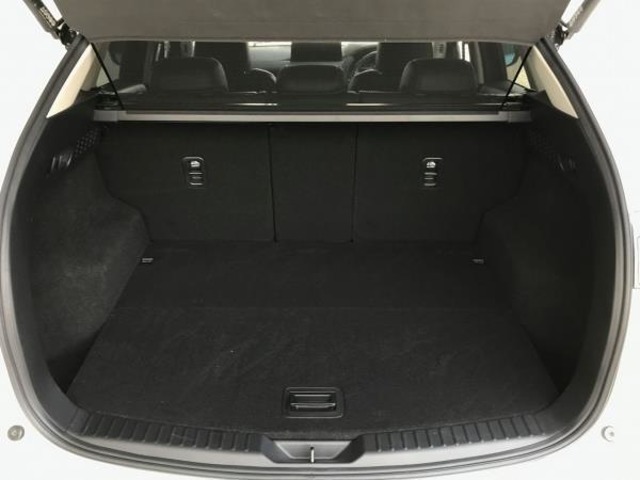 【トノカバー付き】荷物を隠しておけるので防犯や耐候性の向上の役割を担っています。 車外へ荷物が見えません。