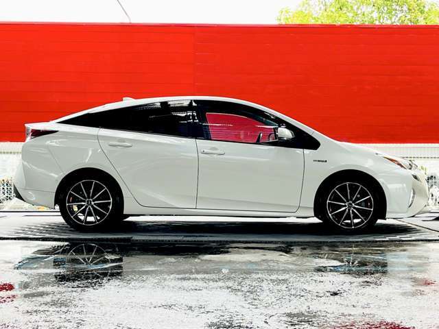 綺麗な状態を保てるようボディコーティングにも力を入れております！施工することによってツヤも復活し、洗車も大変楽になります！ご納車後のボディメンテナンスもぜひお任せください！