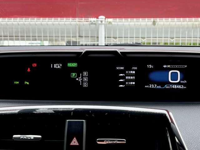 お客様のエコドライブサポート機能として、アクセル操作の目安となる情報をセンターメーター内に表示。エコドライブを楽しみながら、クルマのポテンシャルを最大限に引き出します。