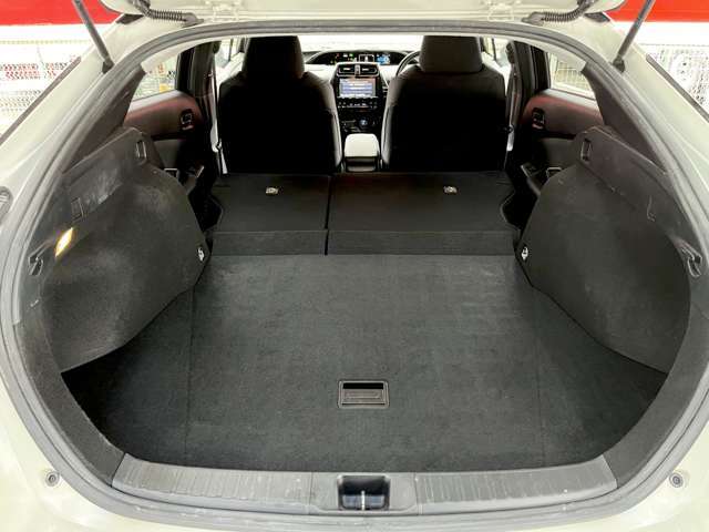 シートを倒せばより広く使えます！