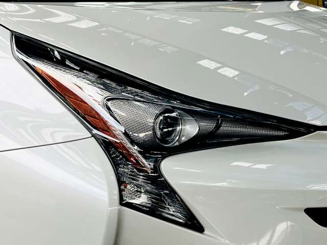 LEDヘッドランプは立ち上がりが早く、素早く前方を明るく照らしてくれます。