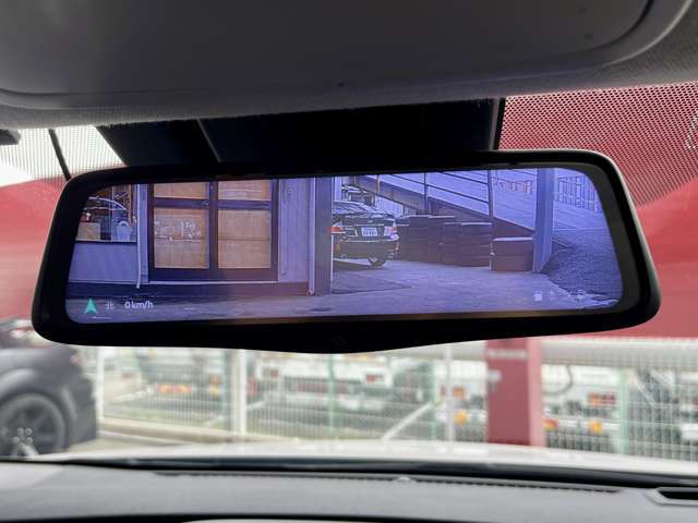 デジタルミラーが付いて夜でも見やすいです♪サイドもバッチリ確認できます！