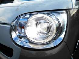 夜間走行も安心の明るさをキープしています　純正LEDライトも標準で装着しています