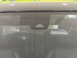 【プロパイロット】高速道路での長距離走行が楽に！！渋滞時と巡回走行のシーンで、アクセル・ブレーキ・ステアリングを自動で制御し、長距離運転の負担を軽減してくれます♪