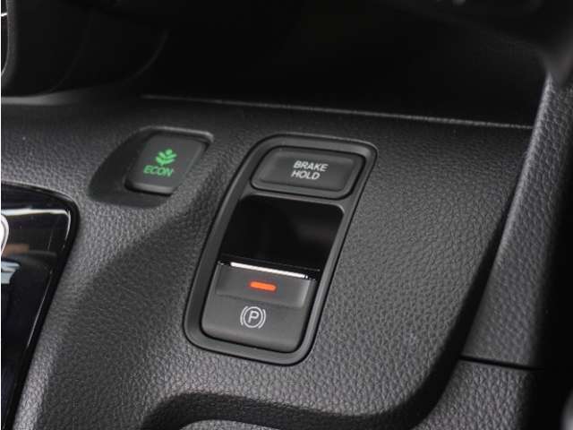 オートブレーキホールド機能付き電子パーキングブレーキ！ブレーキペダルを足から離しても停車状態を保ちます。アクセルを踏めば自動でブレーキが解除され、発進可能！