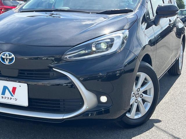 【LEDヘッドライト】悪天候や夜間走行時も良好な視界を確保し安心して運転できる高輝度LEDヘッドライトを装備！点灯速度が早く、消費電力も抑えられています。