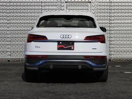 納車前の整備では100項目もの厳しい点検項目を実施し安全で安心できるAudiをお届けします。