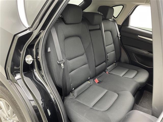 ◆【後部座席】大人が座っても余裕のある広さです！！頭上や足元のスペースも広く取ってあります！！