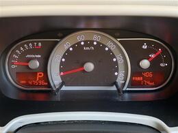 【スピードメーター】『スピードメーター』の画像になります。メーターがシンプルで見やすく運転しやすいですね！