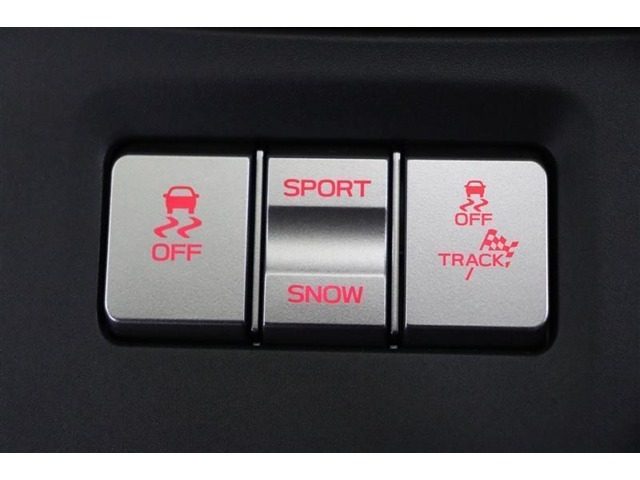 雪道での発進時には、非常に大きな効果を発揮するSNOWモードや、ダイナミックで力強い加速感が得られるPOWERモードへの切替えもできます。