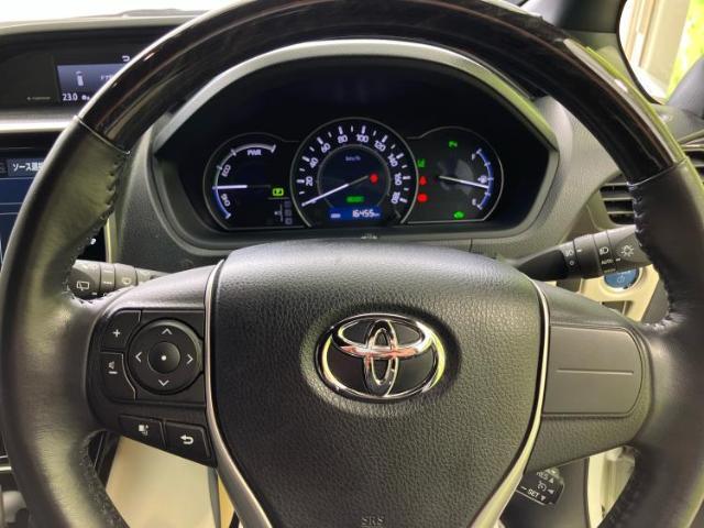 WECARSの展示場では実際に見て、触ってお車をお選びいただけます！知識の豊富な営業スタッフが様々なカーライフをご提案いたします！