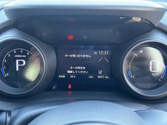 低年式・低走行で綺麗な自動車でおすすめの1台となっております。