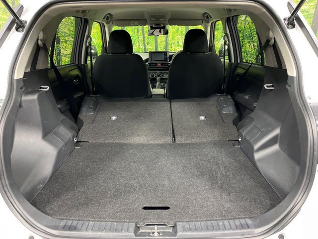 普段のお買い物や通勤、送迎等に十分な荷室スペースを確保しております。セカンドシートを倒すと、大きな荷物の積載も可能です♪