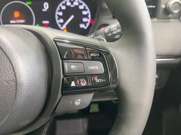 【アダプティブクルーズコントロール】高速道路での長距離走行が楽に！！自動で速度を保つクルーズコントロールが、衝突軽減システムと連携し、前方の車両を感知して車間を保つように速度調節してくれます！！
