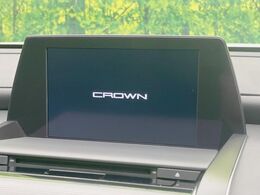 【メーカー純正8インチナビ】インテリアに溶け込むスタイリッシュな「専用設計」メーカーナビを装備♪視認性や操作性など基本性能にも優れ、より上質なカーライフをお楽しみいただけます。