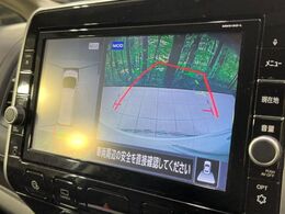 【アラウンドビューモニター】専用のカメラにより、上から見下ろしたような視点で360度クルマの周囲を確認することができます☆死角部分も確認しやすく、狭い場所での切り返しや駐車もスムーズに行えます。