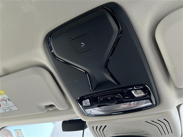 【運転席操作部】『運転席周辺の装備』の画像になります。快適なドライブを楽しむための機能が装備されています！運転席から触れるので使いやすいです！