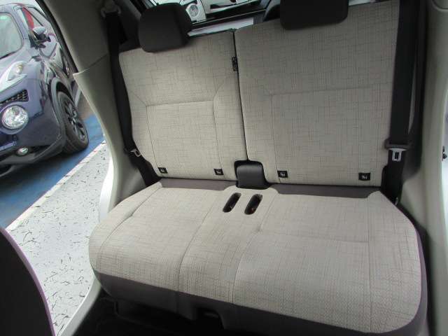 足元広々です。これなら後ろに乗車している方も、疲れませんね。