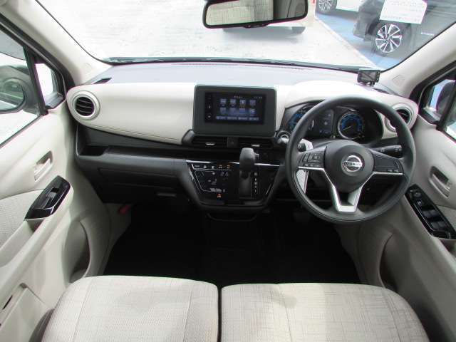 フロントガラスも大きく開放感がありますので、視界が広く運転がとてもし易いです！