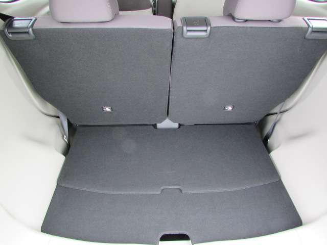 前にスライドしてあげれば、更に大きい荷物が詰めます。