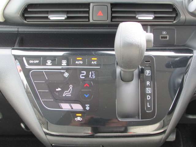 フルオートエアコン装着で快適ドライブのお手伝い。タッチパネルで操作もラクラク♪