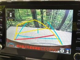 【バックカメラ】駐車時に後方がリアルタイム映像で確認できます。大型商業施設や立体駐車場での駐車時や、夜間のバック時に大活躍！運転スキルに関わらず、今や必須となった装備のひとつです！