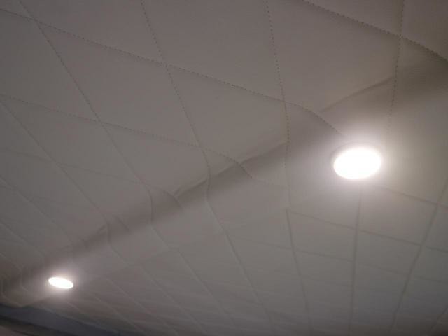 天井にはLEDライトが付いています。