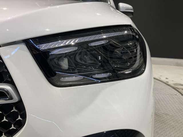 LEDインテリジェントライチシステム搭載！複数の照射モードおよび機能を備え、走行状況に適した照射を行います。