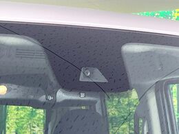 【インテリジェントエマージェンシーブレーキ】フロントカメラで前方の車両や歩行者を検知。衝突しそうな時は衝突被害軽減ブレーキが作動、衝突回避をサポート。より安全にドライブをお楽しみいただけます。
