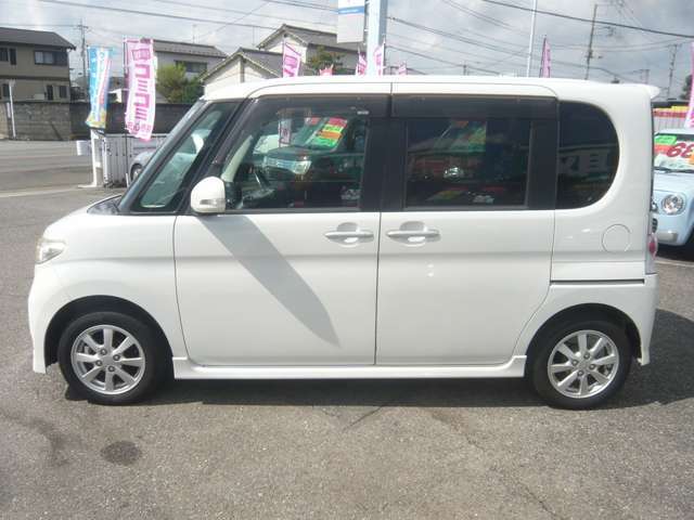 標準のパワースライドドア車です。