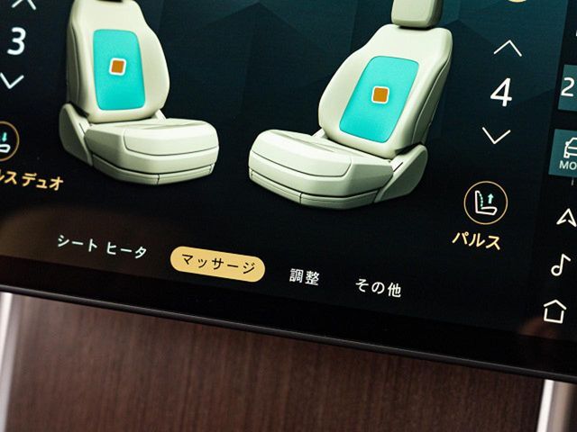 前席シートクーラー＆ヒーター、後席シートヒーター搭載！季節のよっては欠かすことのできないポイントの高い装備と言えます！ナビ画面で前後席共に操作可能。前席に搭載のマッサージ機能で快適性を更に向上！