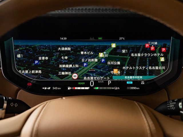 高解像度インタラクティブドライバーディスプレイはナビゲーション、電話、各種メディアなど多彩なドライビング情報とエンターテインメント、アクティブセーフティデータを取得して表示するシステム。