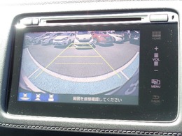 駐車時に便利なリアカメラ付き、高精細画面で操作がしやすいホンダ純正ナビを装着しています。