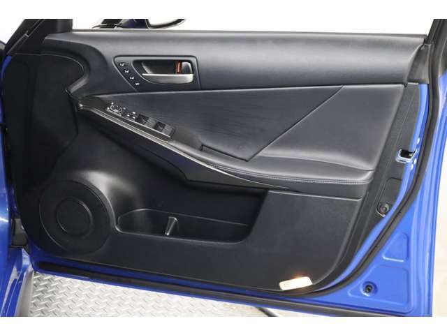 運転席側ドアトリムの画像です