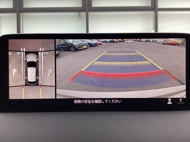 狭い場所での駐車やすれ違いなどでより的確な運転操作に役立つ360°ビューモニターが装備されています。