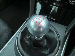 希少な5速マニュアル車となっております！運転が楽しくなる一台です！クラッチの滑りなども見受けられなく状態良好でございます！