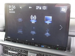 ナビゲーションはギャザズ11.4インチナビ（LXM-237VPLi）を装着しております。AM、FM、CD、DVD再生、Bluetooth、音楽録音再生、フルセグTVがご使用いただけます。