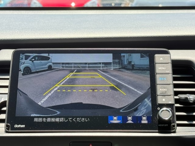 駐車時に便利なバックカメラを装備しています。