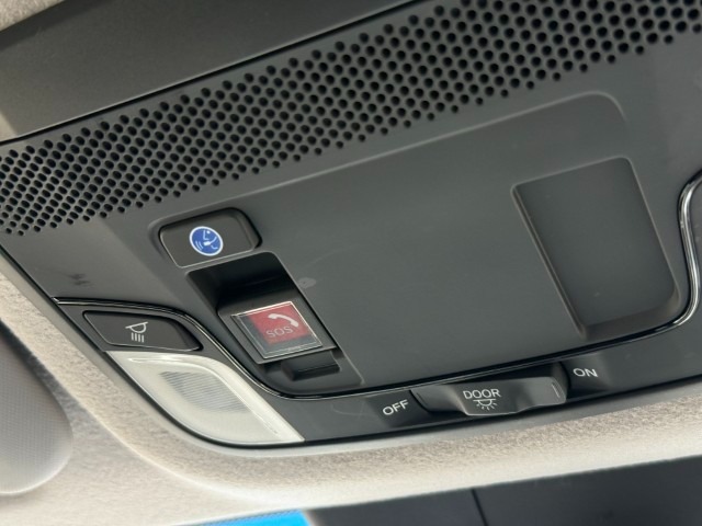 緊急時に「緊急通報ボタン」を押すとHonda Total Care緊急サポートセンターにつながり、オペレーターが警察・救急への取次ぎを行います。