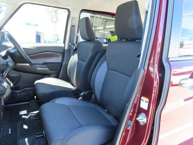 運転しやすいゆったり空間♪前席⇔後席の移動がしやすい【センターウォークスルー】です。