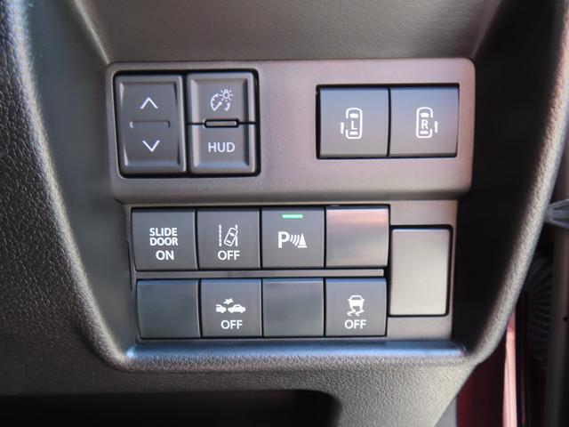 パワースライドドアなど各機能のスイッチは運転席から操作ラクラク。