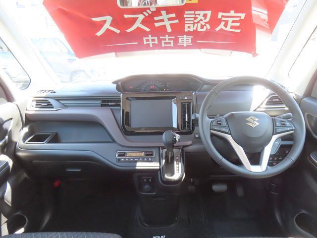 ブラック基調のカラーセンターメーター！クールなインパネ！運転席側に【インパネアッパーボックス】増設。