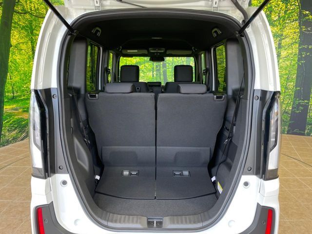 普段のお買い物や通勤、送迎等に十分な荷室スペースを確保しております。セカンドシートを倒すと、大きな荷物の積載も可能です♪