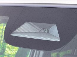 【ホンダセンシング】走行中に前方の車両等を認識し、衝突しそうな時は警報とブレーキで衝突回避と被害軽減をアシスト。より安全にドライブをお楽しみいただけます。