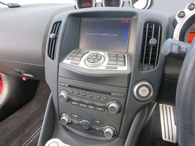 フルセグ/CD/DVD/Bluetooth対応のナビあり◎各種エンタテインメントが快適なドライブをより盛り上げます。オートエアコンを装備しているので設定した温度で車内の温度調整を自動で行ってくれます！