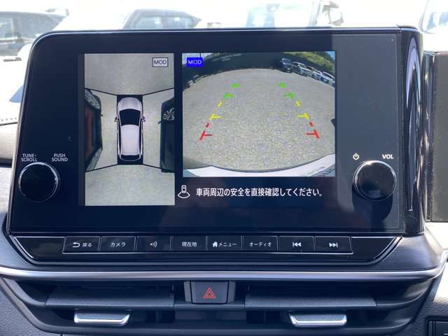 上からまる見え！アラウンドビューモニターの画像です。純正ナビに映してあります。お車を真上から見たような映像をミラーやナビ画面に映し出す事によって、車両の周囲を確認し、駐車時や発進時の運転をサポート。