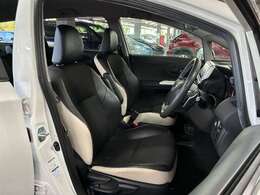 シンプルながらホールドの良いシートです。　しっかりホールドしてくれるシートの方が長く座っていても疲れにくいです！