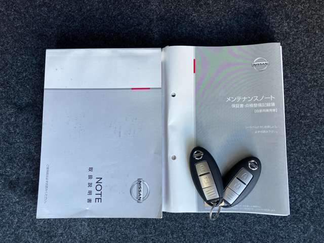 メンテナンスノートと保証書とスペアキー揃っています♪♪是非現車を見に来ていただけたら嬉しいです♪♪